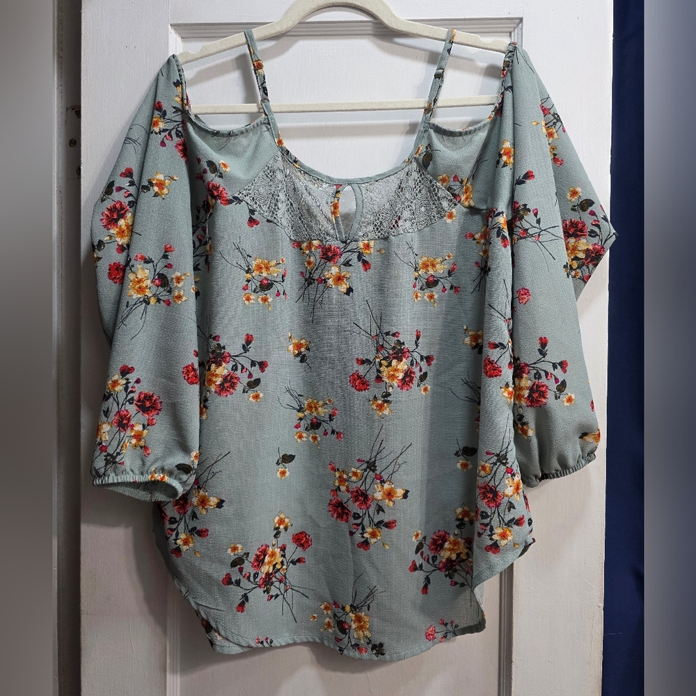 Rewind Blouse - Picture 2 of 4